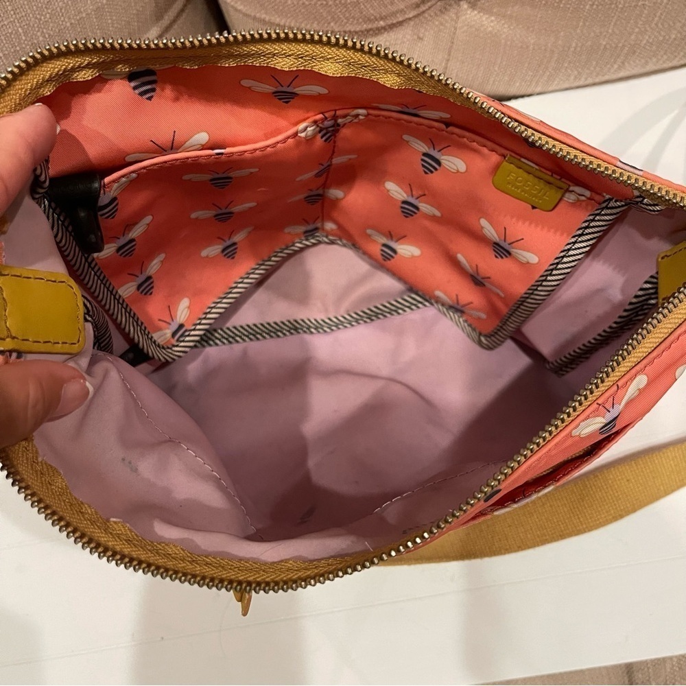 Fossil Crossbody Bumblebee Key Per Zip Bag Pink Coral Bees Women's Inner Pockets - Picture 6 of 13